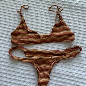 Wave Pattern Bikini Set in Earth Tones